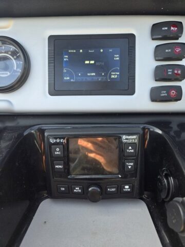 screen and bluetooth stereo